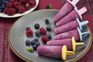 Blueberry And Raspberry Ice Cream - Obrázkek zdarma pro HTC Desire