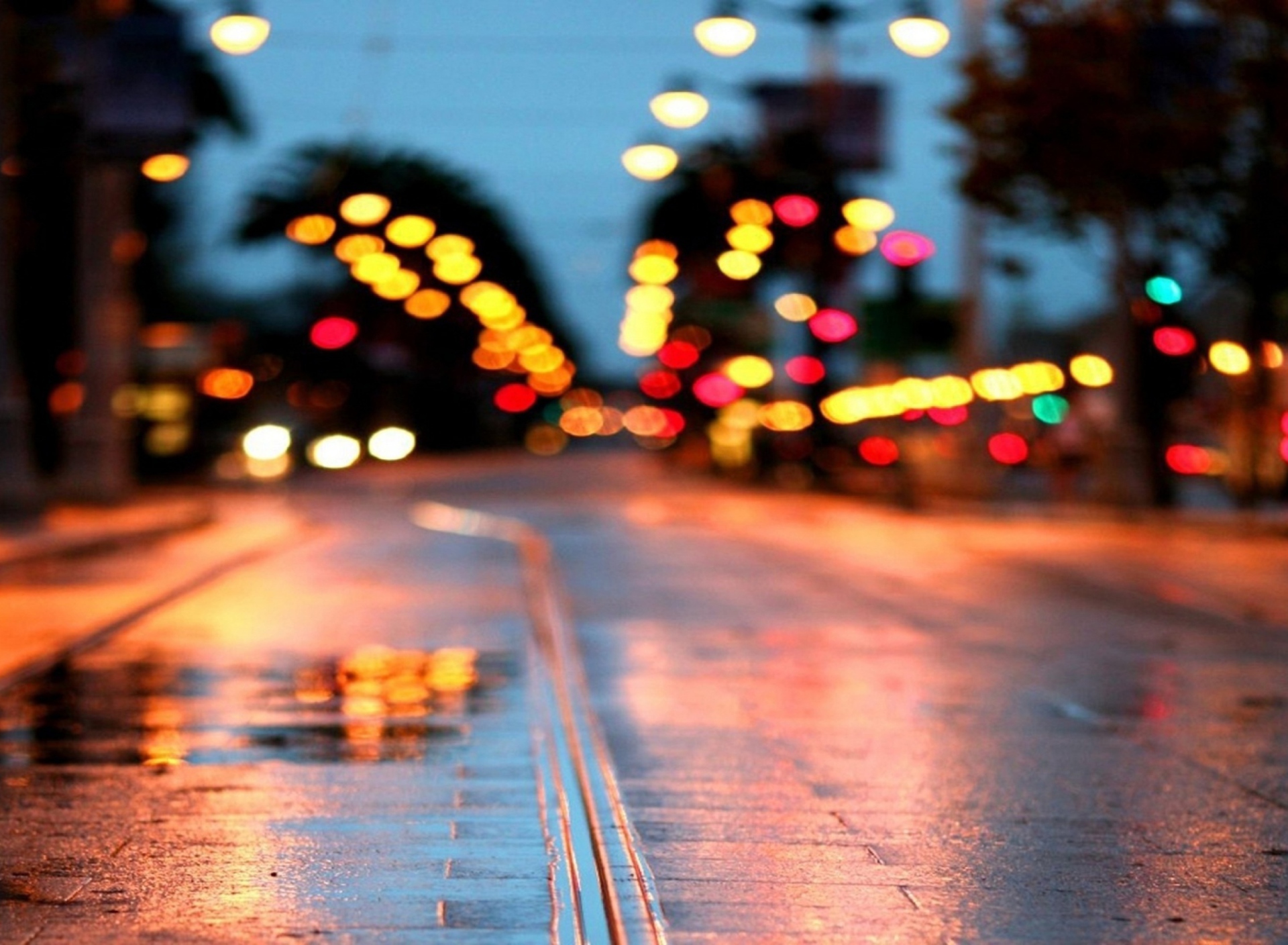 Screenshot №1 pro téma City Lights After Rain 1920x1408
