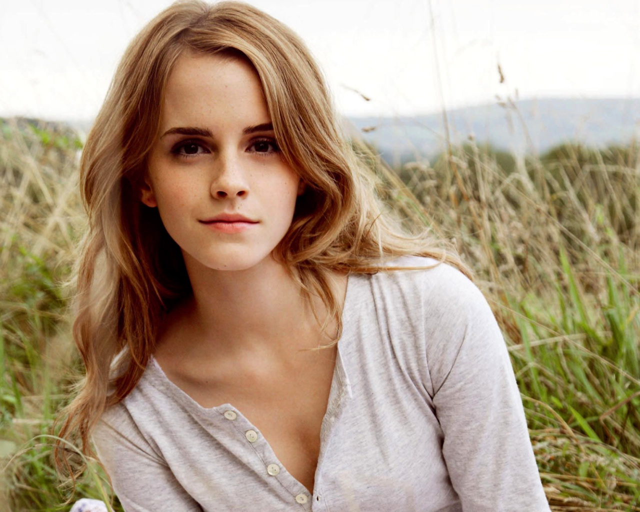 Обои Emma Watson 1280x1024