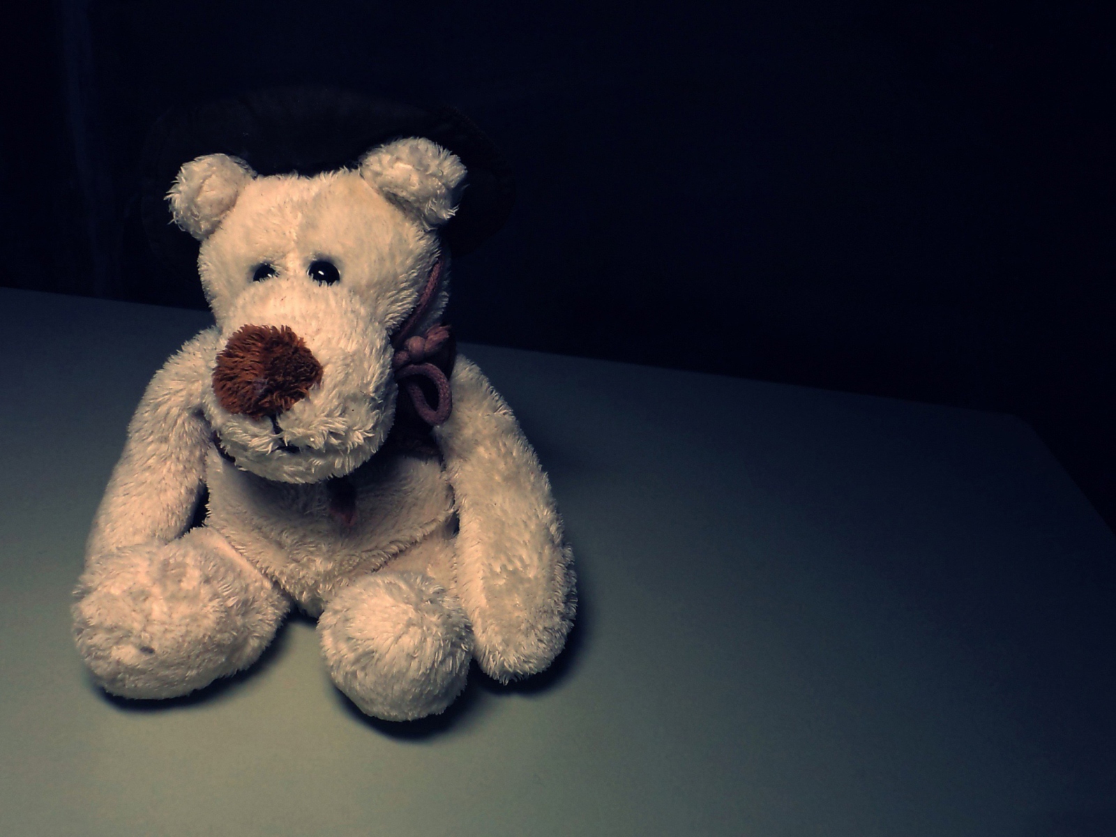 Sad Teddy Bear Sitting Alone wallpaper 1600x1200