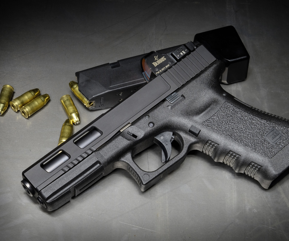 Glock 17 Pistol wallpaper 960x800