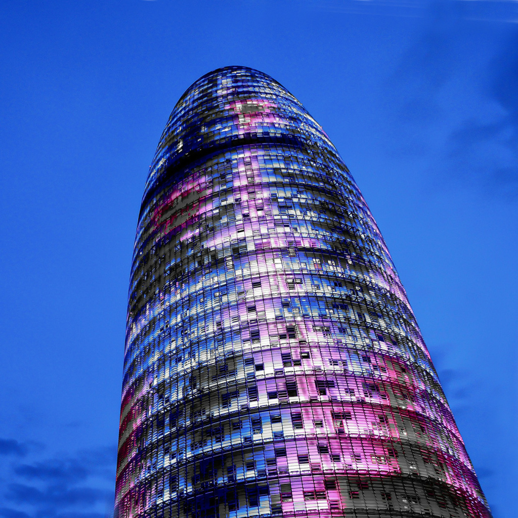Fondo de pantalla Torre Agbar in Barcelona 1024x1024