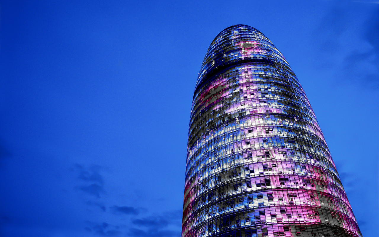 Das Torre Agbar in Barcelona Wallpaper 1280x800