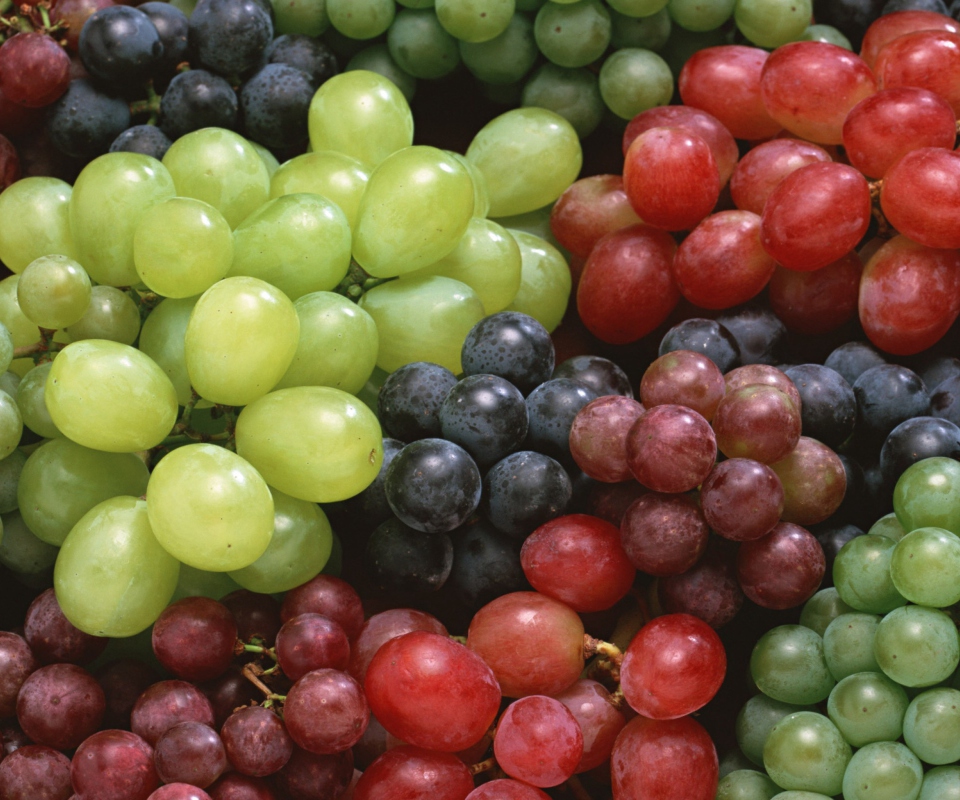 Обои Colorful Grapes 960x800