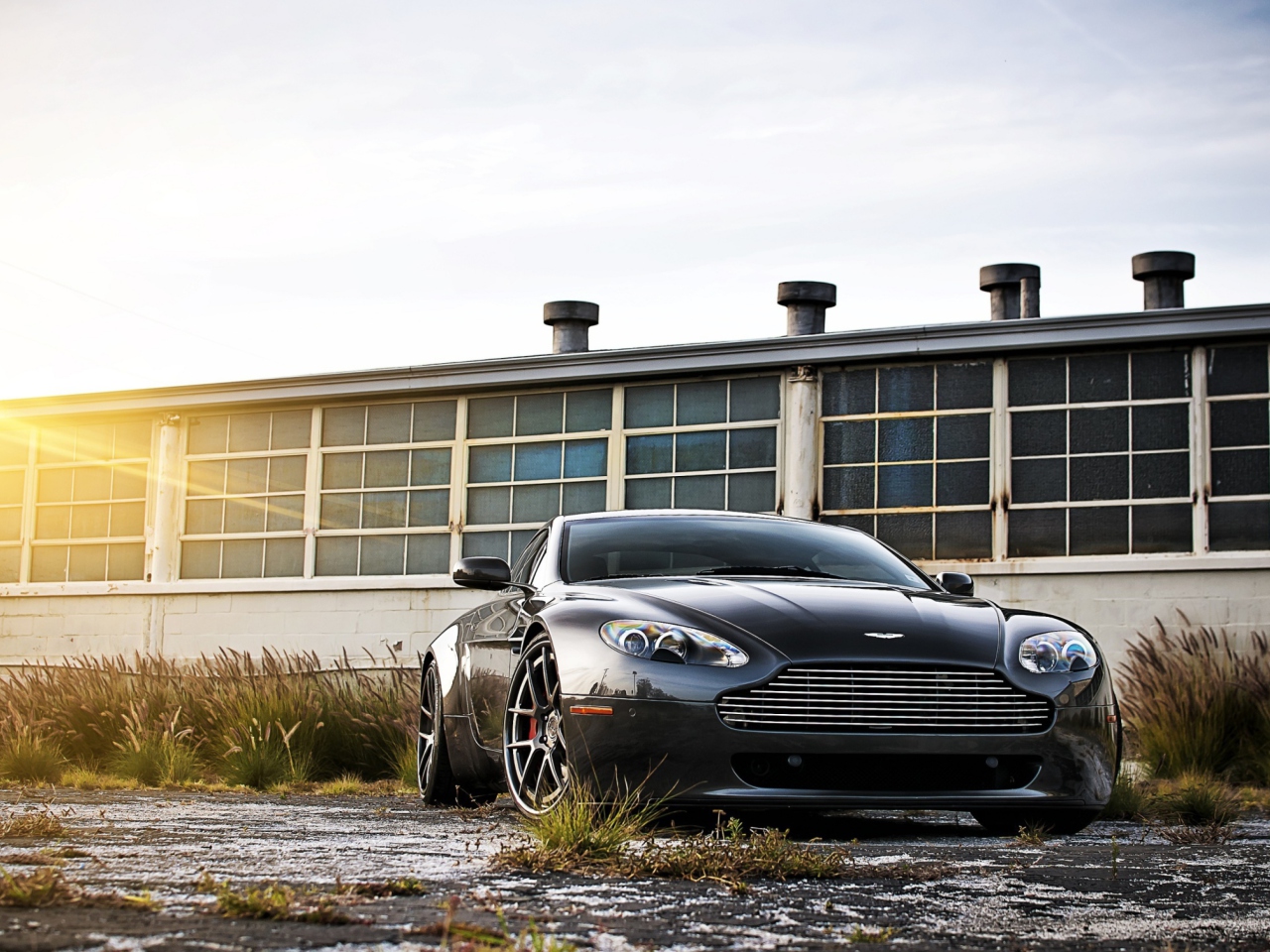 Sfondi Aston Martin V8 Vantage 1280x960