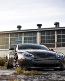 Screenshot №1 pro téma Aston Martin V8 Vantage 128x160