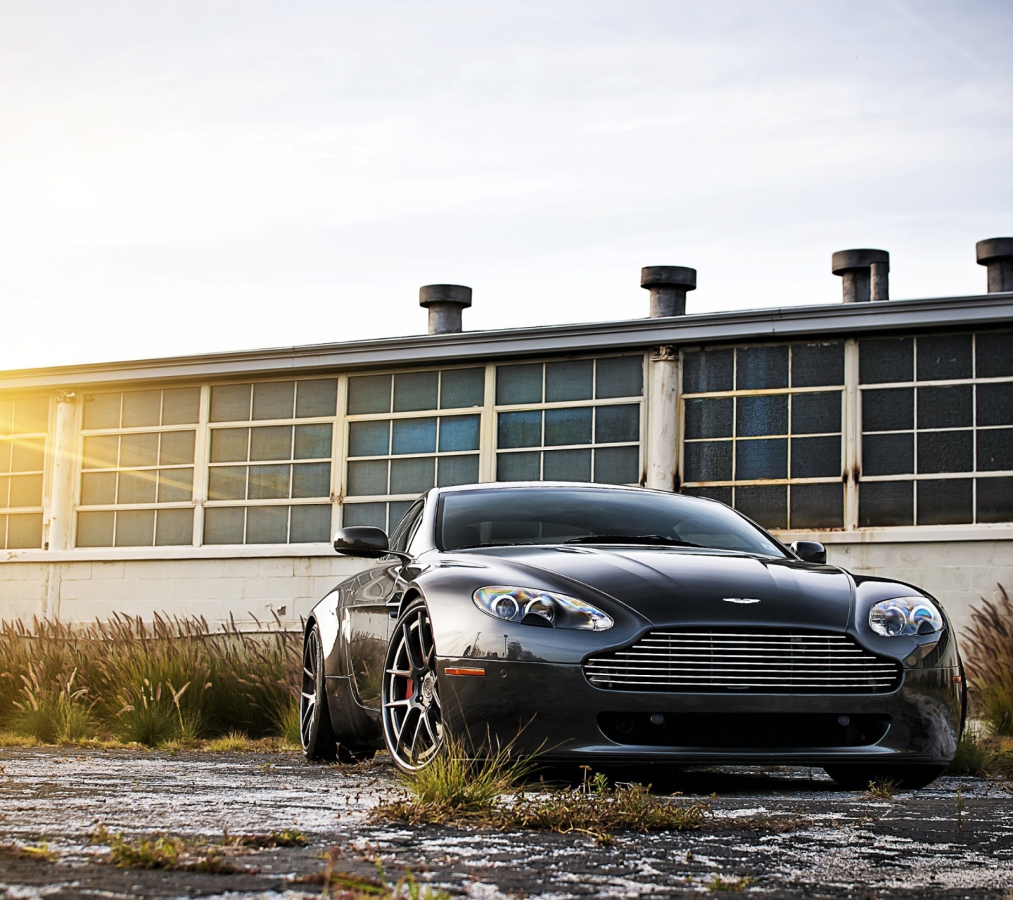 Das Aston Martin V8 Vantage Wallpaper 1440x1280
