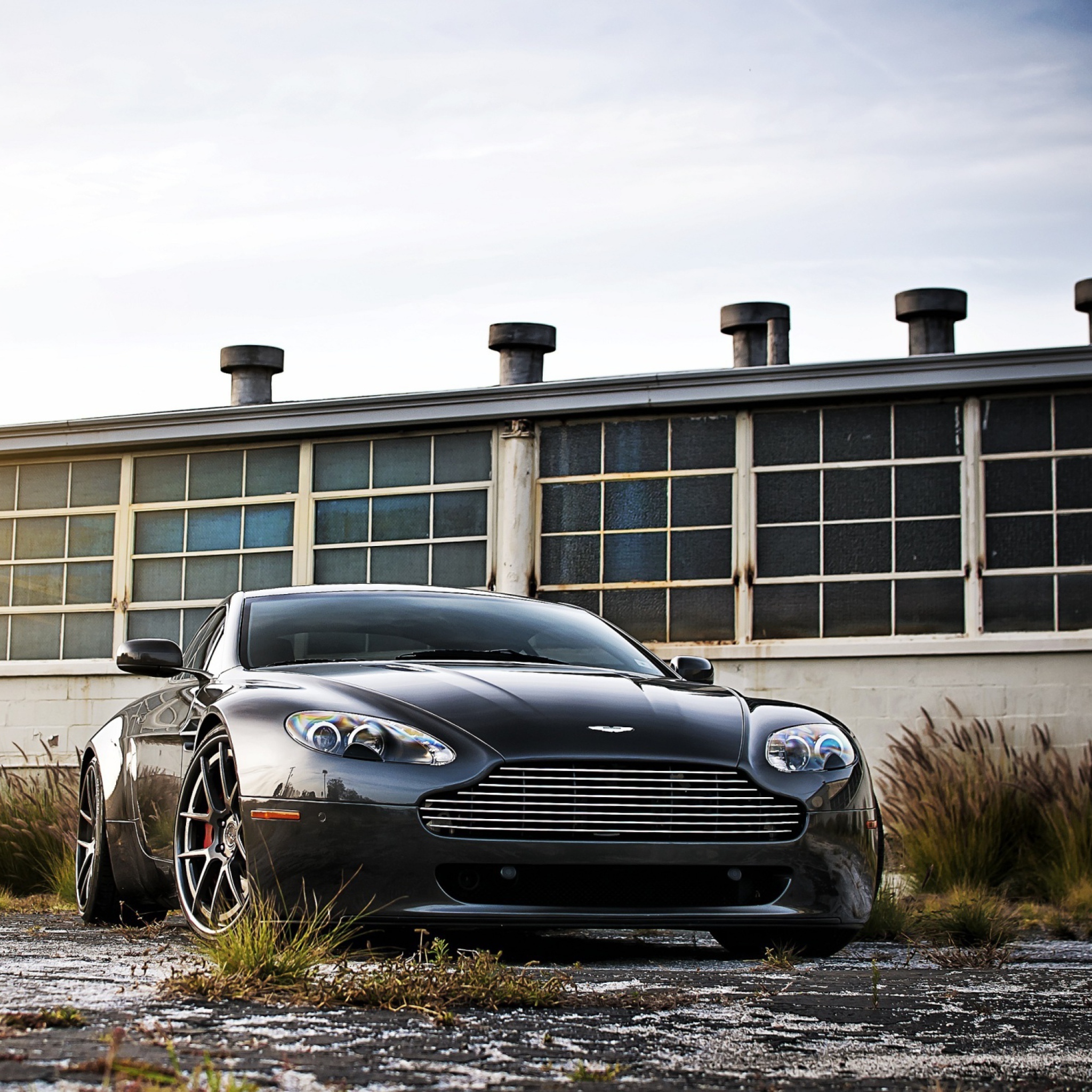 Aston Martin V8 Vantage screenshot #1 2048x2048