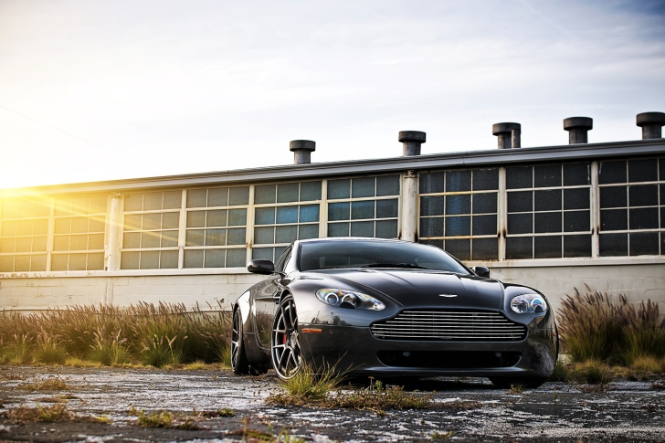 Das Aston Martin V8 Vantage Wallpaper