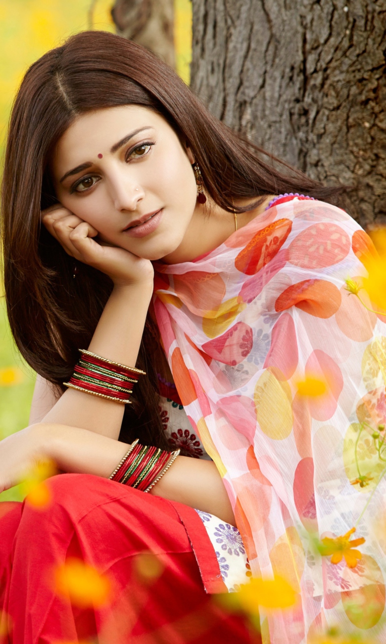 Обои Shruti Hassan In Ramaiya Vastavaiya 768x1280