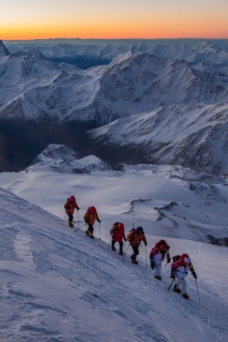 Mountaineering wallpaper 320x480