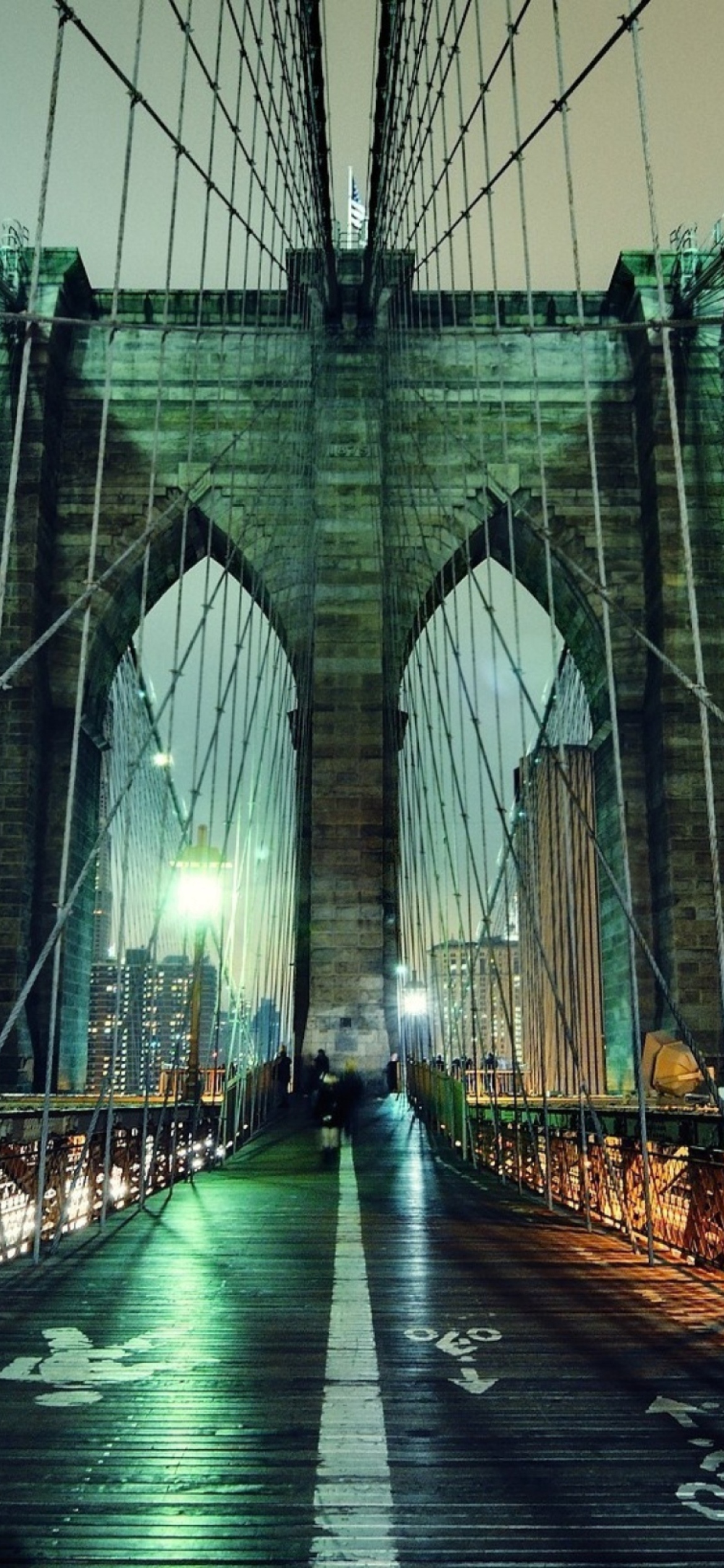 Обои Brooklyn Bridge At Night 1170x2532