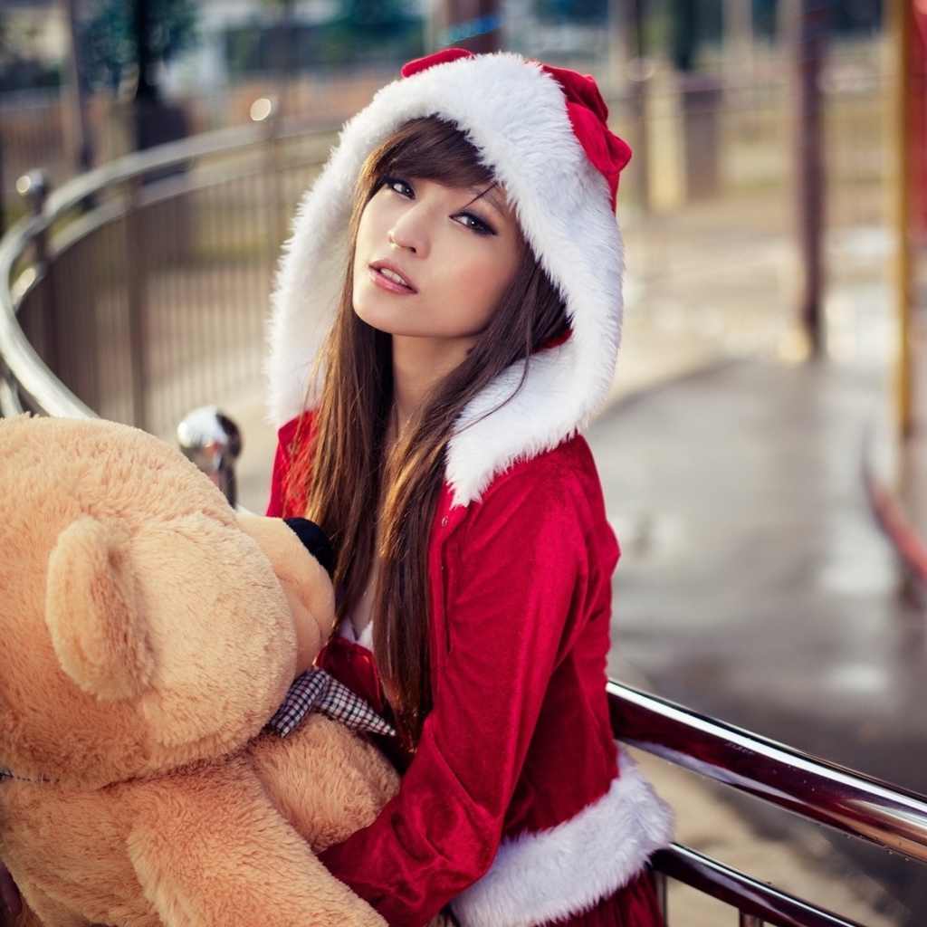 Обои Santa Girl With Teddy Bear 1024x1024