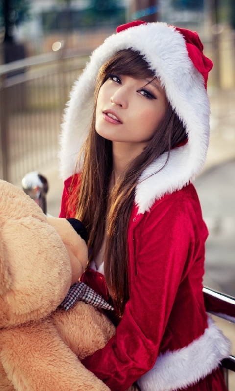 Обои Santa Girl With Teddy Bear 480x800