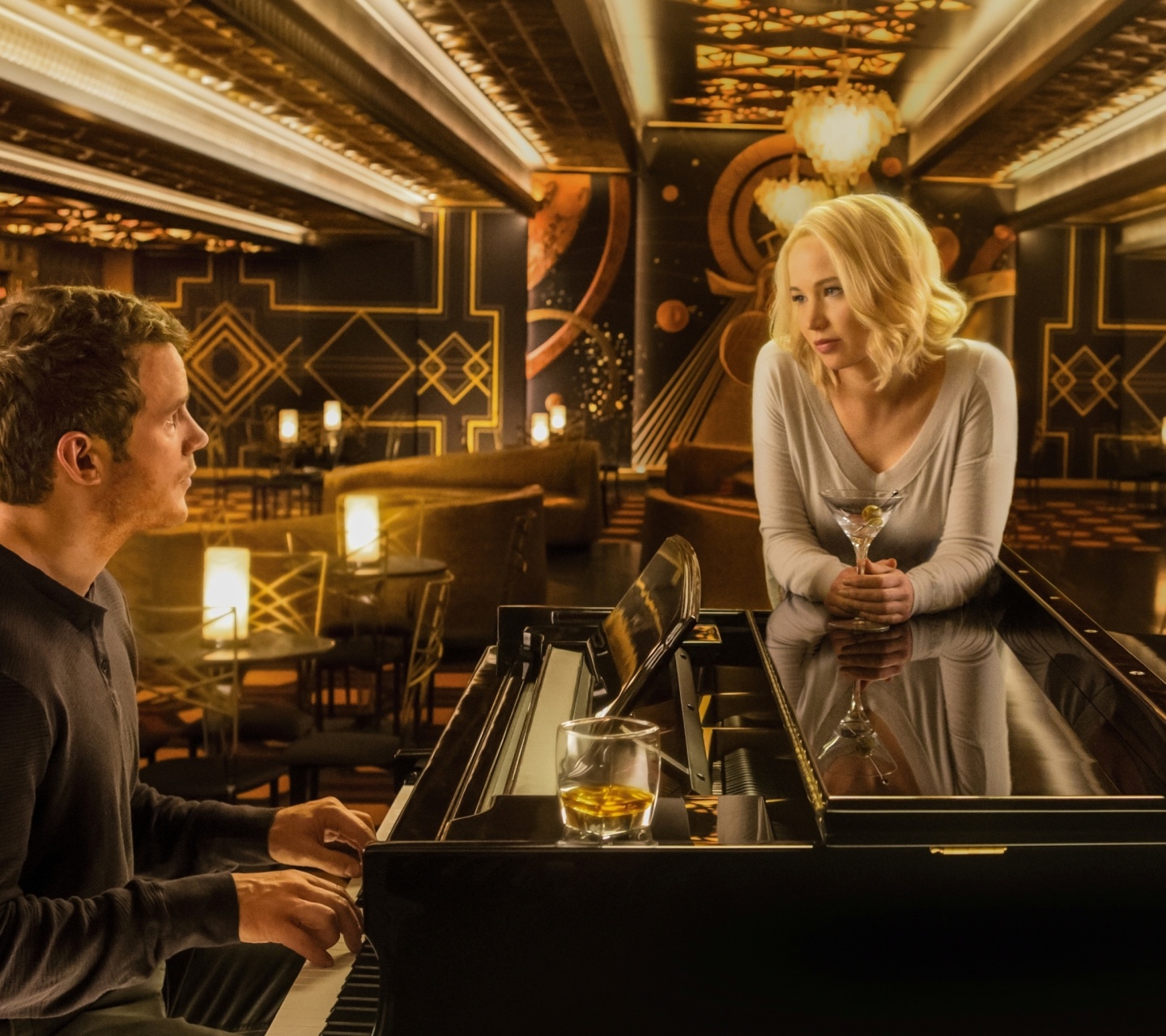 Обои Jennifer Lawrence and Chris Pratt in Passengers Film 1440x1280