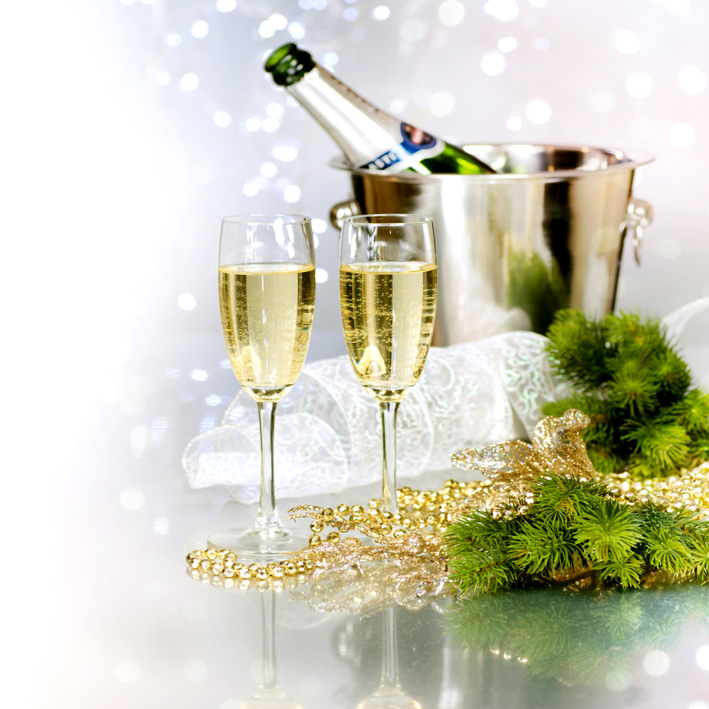 Fondo de pantalla Champagne To Celebrate The New Year 1024x1024