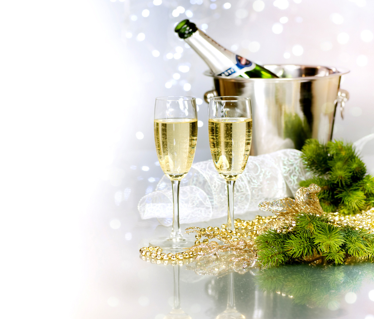 Sfondi Champagne To Celebrate The New Year 1200x1024