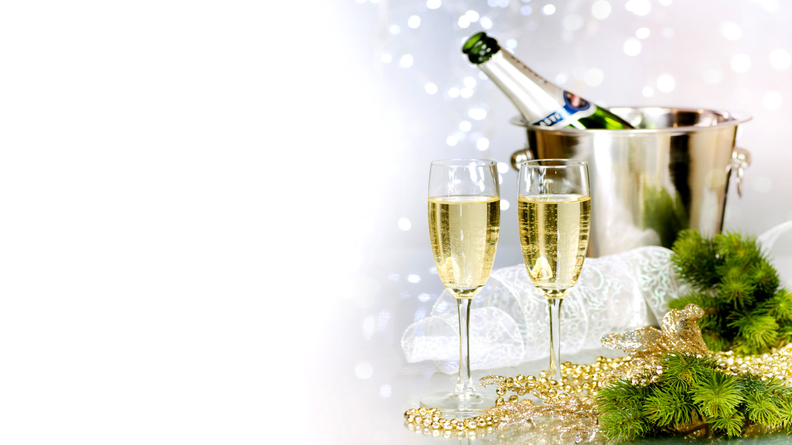 Champagne To Celebrate The New Year wallpaper 1600x900