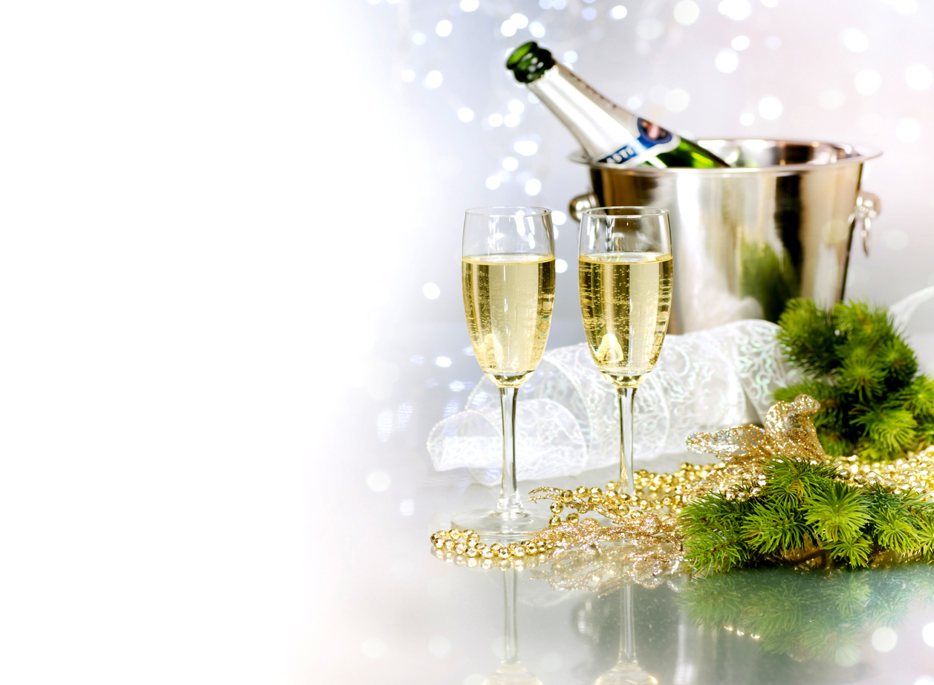 Обои Champagne To Celebrate The New Year 1920x1408