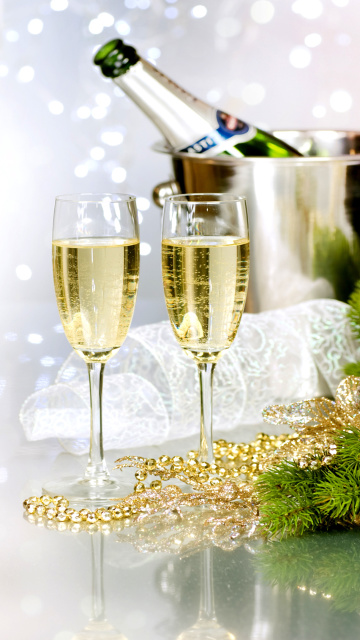 Das Champagne To Celebrate The New Year Wallpaper 360x640