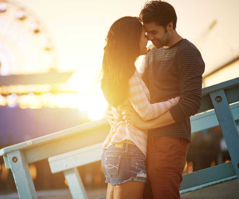 Das Cute Couple At Summer Sunset Wallpaper 960x800