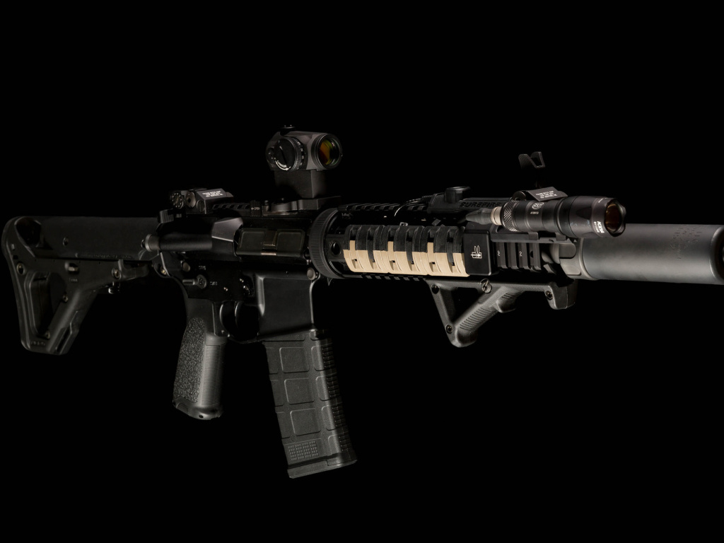 Fondo de pantalla AR 15 assault rifle 1024x768