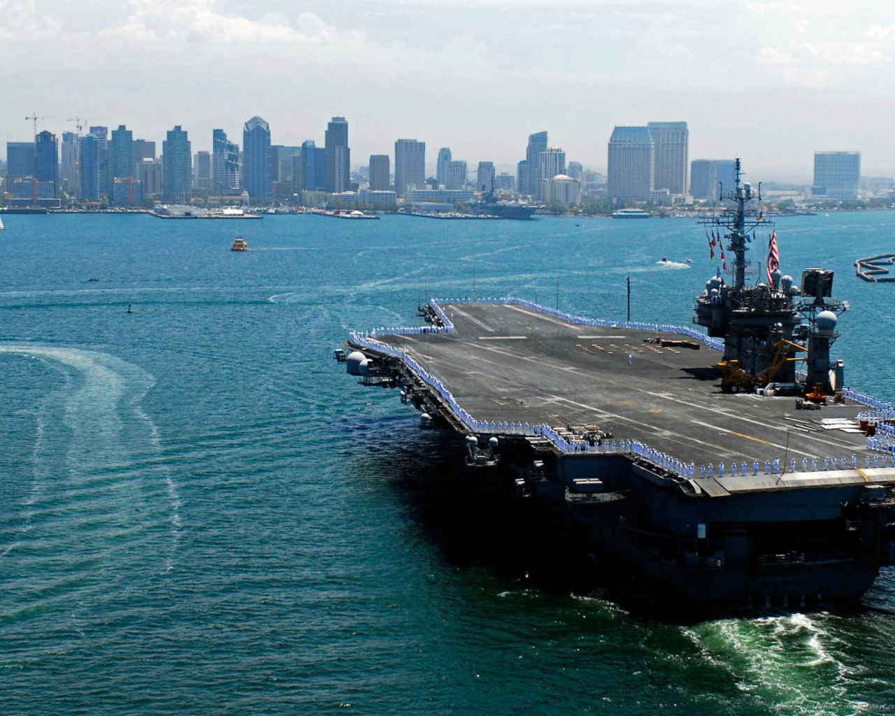 Military boats - USS Kitty Hawk screenshot #1 1280x1024