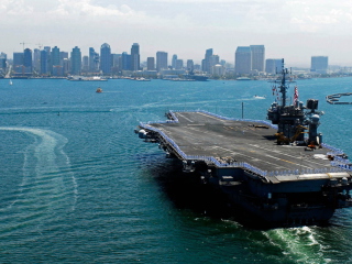 Das Military boats - USS Kitty Hawk Wallpaper 320x240