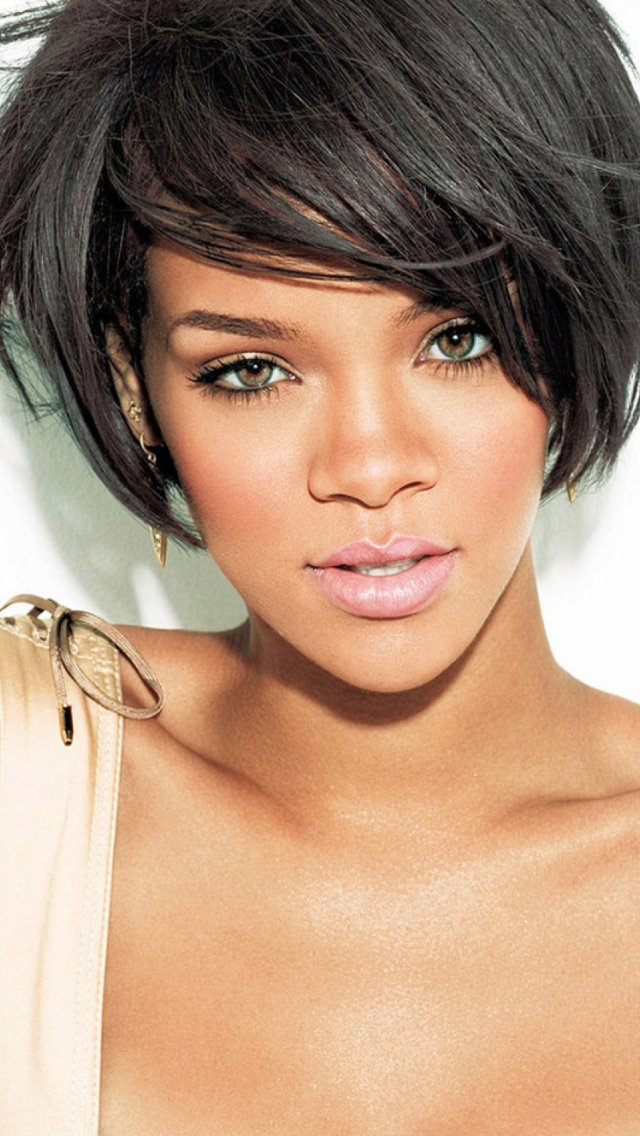 Rihanna wallpaper 640x1136