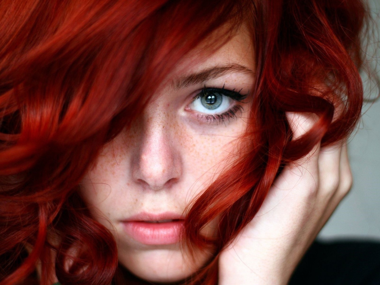 Das Beautiful Redhead Girl Close Up Portrait Wallpaper 1280x960