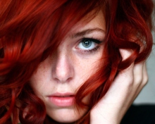 Das Beautiful Redhead Girl Close Up Portrait Wallpaper 220x176