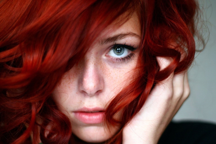 Fondo de pantalla Beautiful Redhead Girl Close Up Portrait