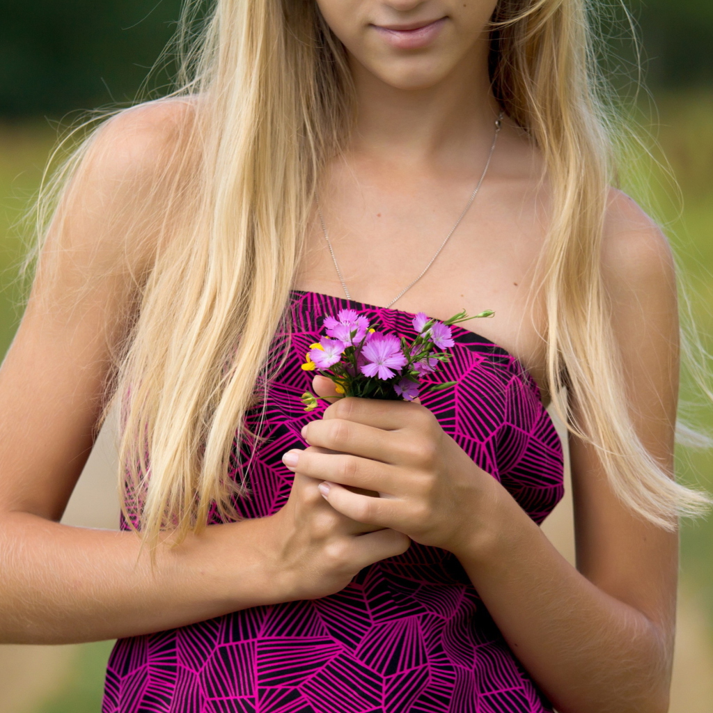 Screenshot №1 pro téma Girl With Flowers 1024x1024
