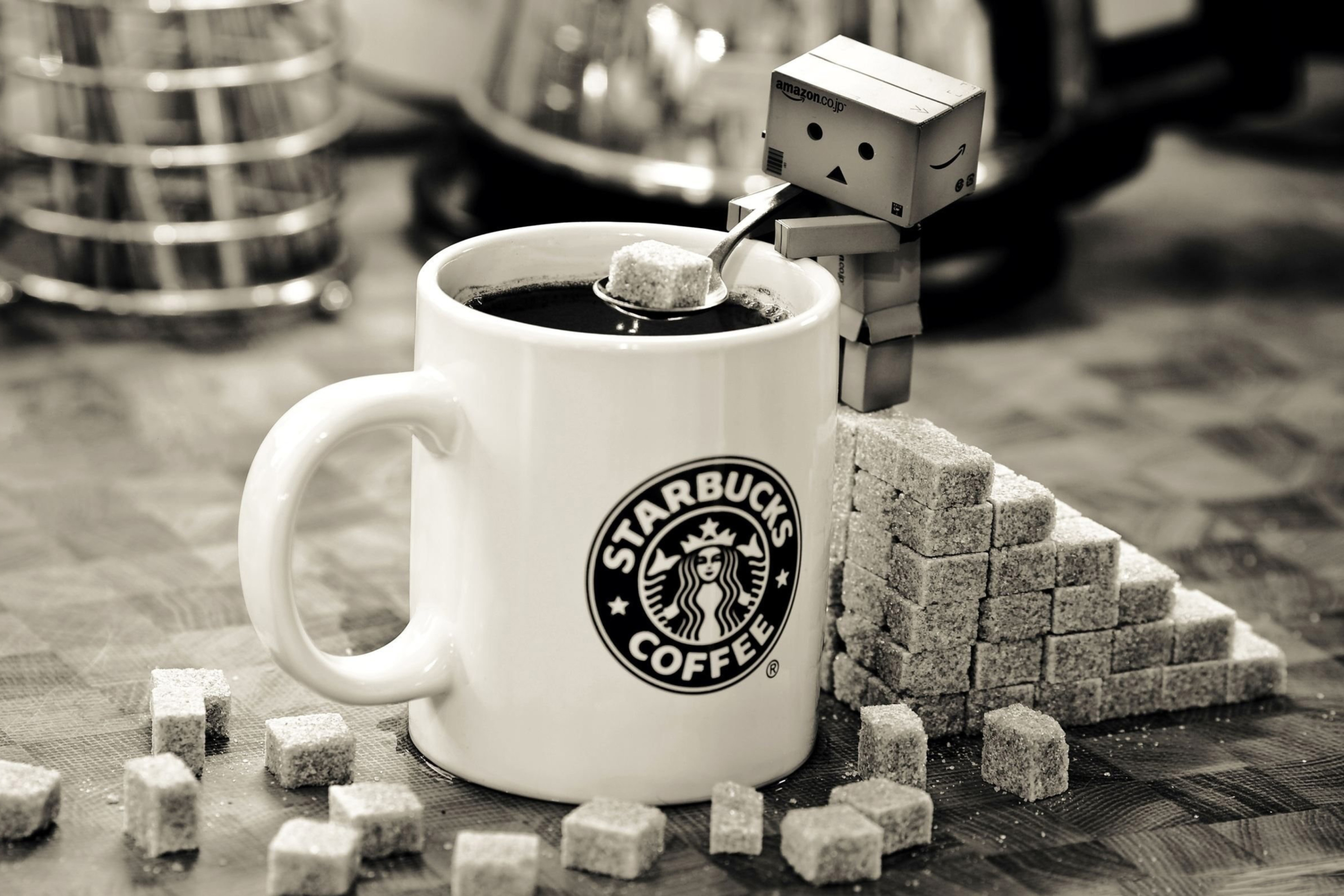 Das Danbo Loves Starbucks Coffee Wallpaper 2880x1920