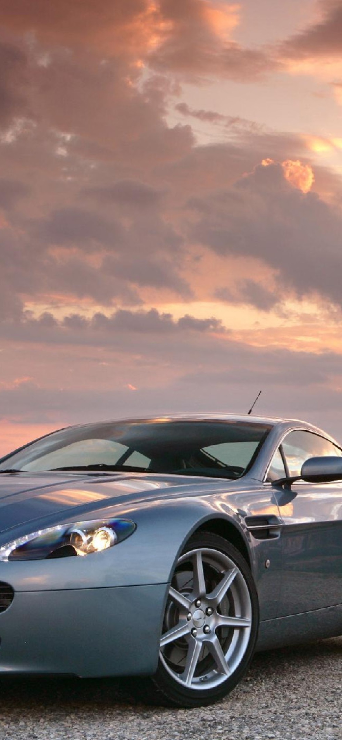 Fondo de pantalla Aston Martin Vantage 1170x2532