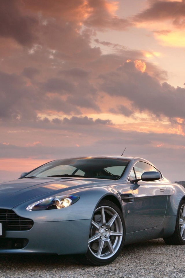 Обои Aston Martin Vantage 640x960