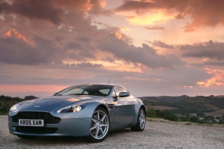 Free Aston Martin Vantage Picture for Android, iPhone and iPad