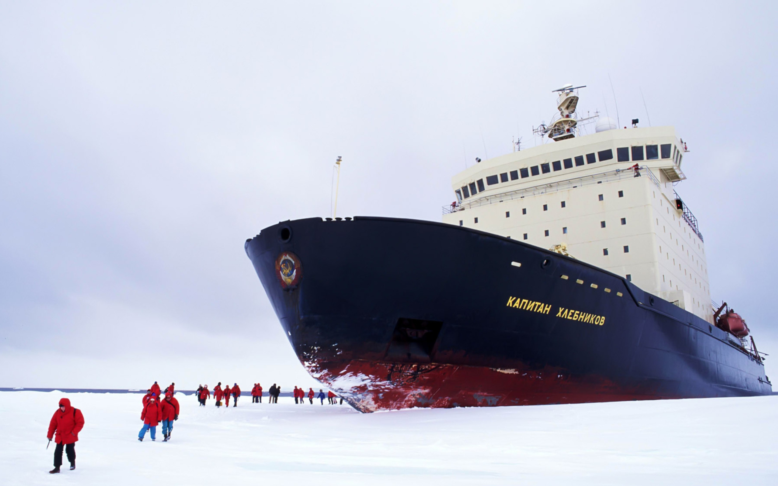 Обои The Russian Icebreaker Kapitan Khlebnikov 2560x1600