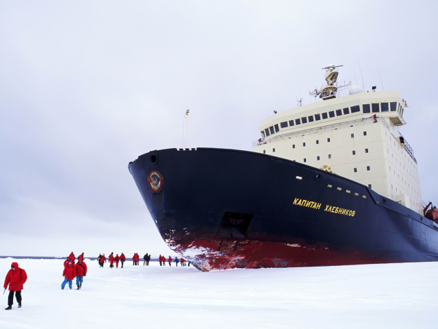 Sfondi The Russian Icebreaker Kapitan Khlebnikov 640x480