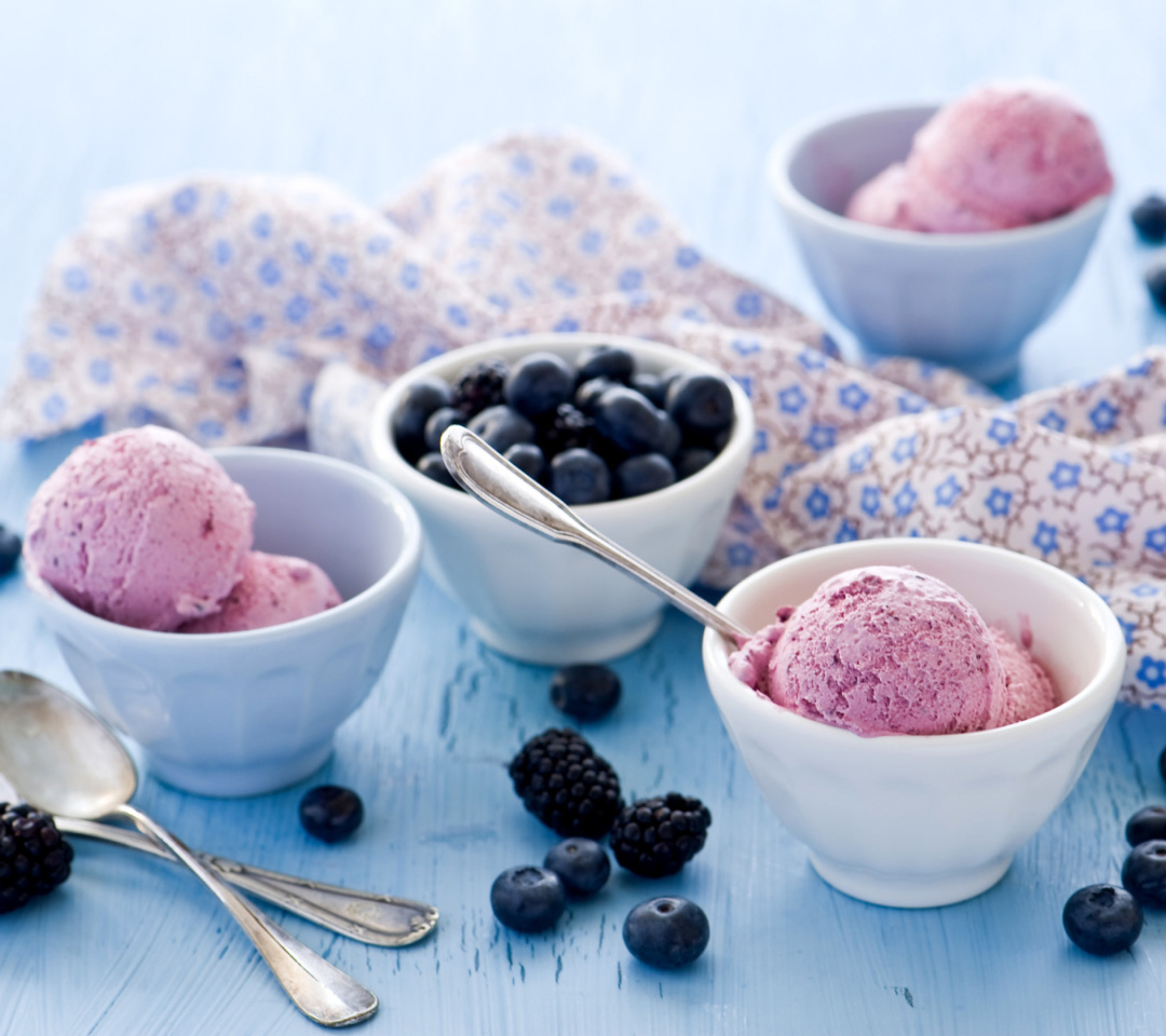 Обои Blackberry Ice Cream 1080x960