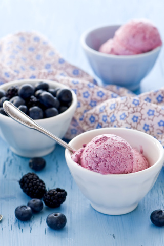 Blackberry Ice Cream wallpaper 320x480