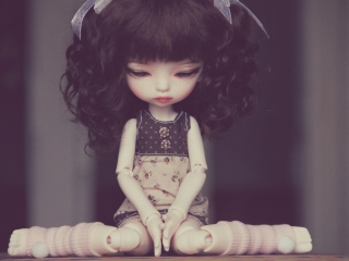 Обои Cute Vintage Doll 320x240