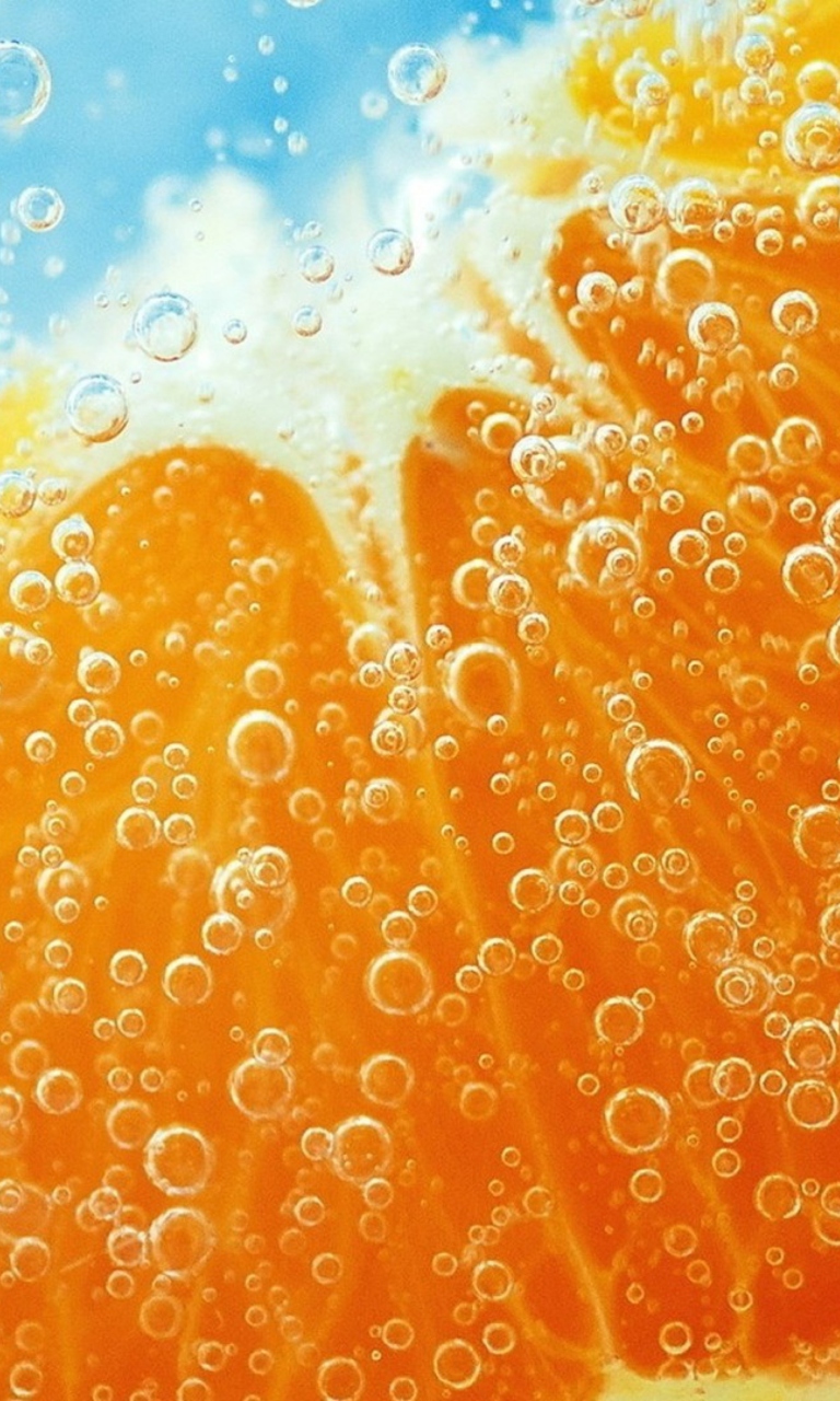 Das Refreshing Orange Drink Wallpaper 768x1280
