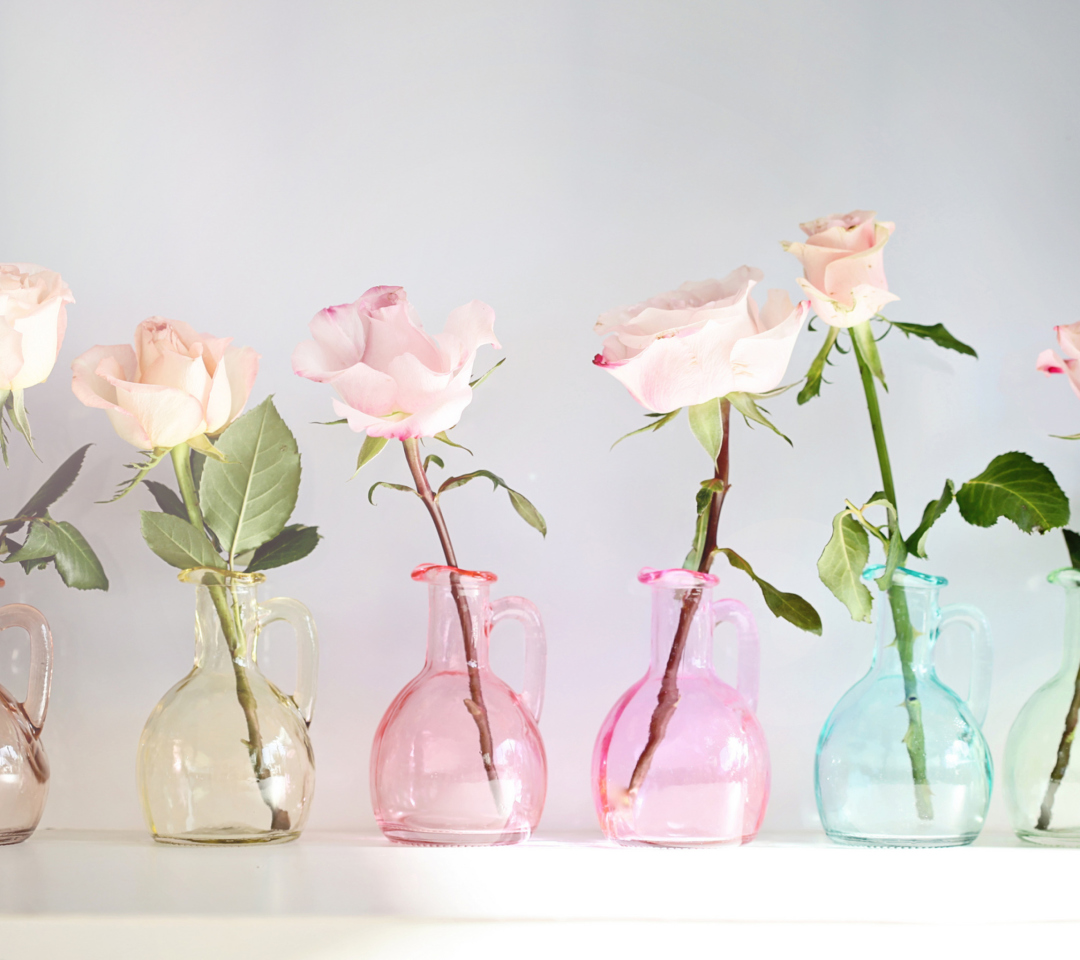 Fondo de pantalla Roses In Vases 1080x960