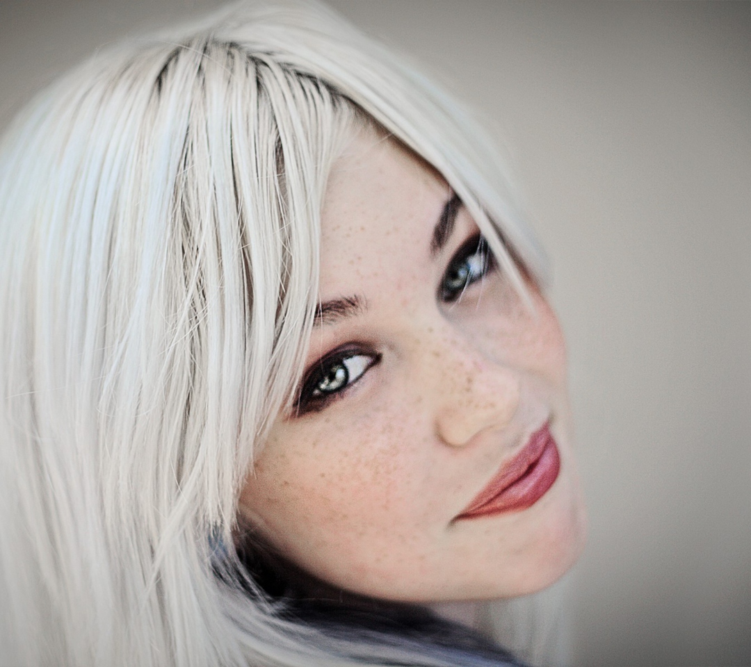 Screenshot №1 pro téma Portrait Of Blonde Girl 1080x960
