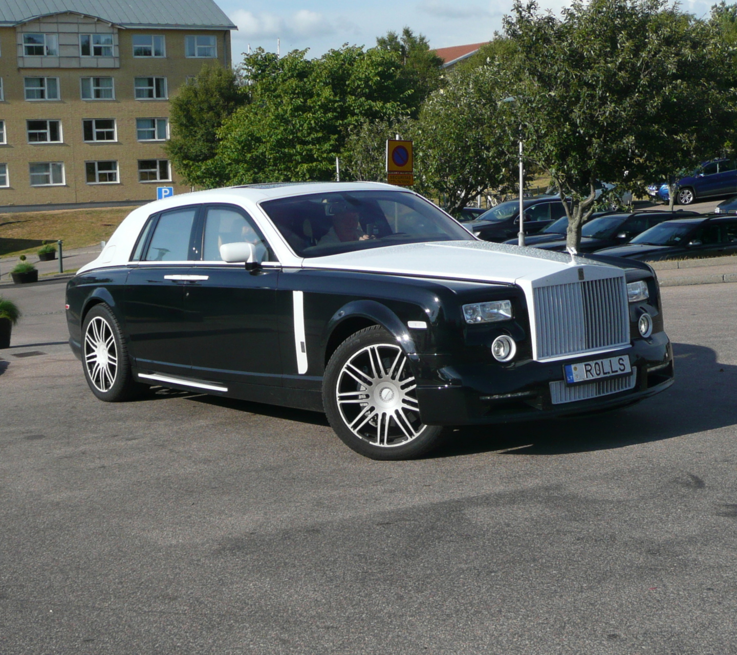 Sfondi Rolls-Royce 1440x1280