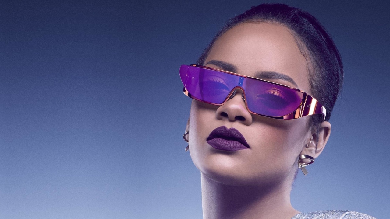 Обои Rihanna in Dior Sunglasses 1280x720