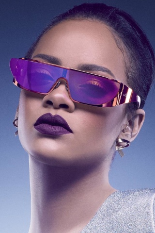 Rihanna in Dior Sunglasses wallpaper 320x480