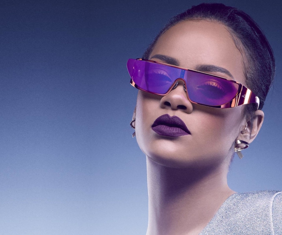 Обои Rihanna in Dior Sunglasses 960x800