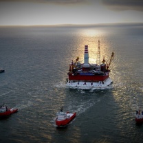 Oil platform in Sea screenshot #1 208x208